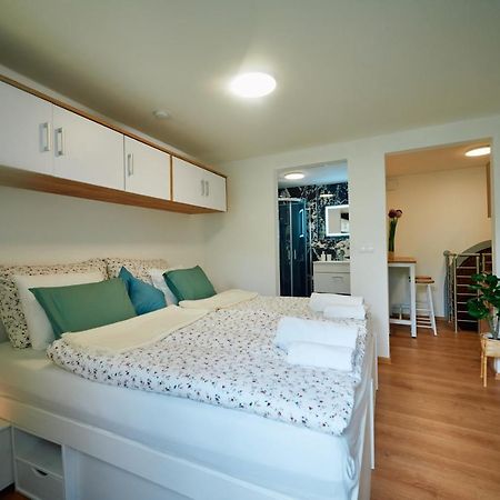 Apartment Fuer 2 Erwachsene Und 2 Kinder, Ausgestattet Mit Einem Weinkeller Und Einem Kleinen Hof - Self-Made Fruehstueck Inbegriffen Рец Екстер'єр фото