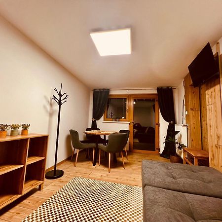 Apartment Fuer 2 Erwachsene Und 2 Kinder, Ausgestattet Mit Einem Weinkeller Und Einem Kleinen Hof - Self-Made Fruehstueck Inbegriffen Рец Екстер'єр фото