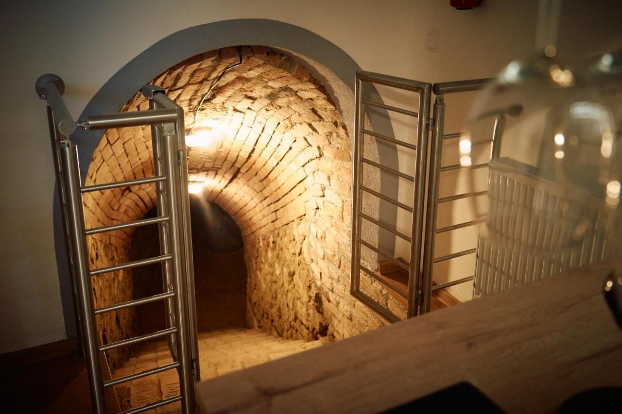 Apartment Fuer 2 Erwachsene Und 2 Kinder, Ausgestattet Mit Einem Weinkeller Und Einem Kleinen Hof - Self-Made Fruehstueck Inbegriffen Рец Екстер'єр фото